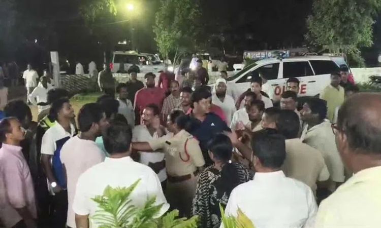 کوٹھا گوڈیم کے پالونچا میں سی پی آئی اور کانگریس کے دھڑوں میں تصادم، مقدمات درج