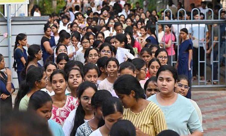 میڈیکل کالجوں نے NEET-UG کے دوبارہ امتحان کی مدت کے دوران طلباء کو چھٹی نہ دینے کو کہا
