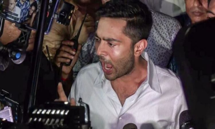 مغربی بنگال: ٹی ایم سی ایم پی ابھیشیک بنرجی کے خلاف مقدمہ درج کیا گیا جب خاتون نے دعوی کیا کہ اس نے سیباشرے ہیلتھ کیمپ میں علاج کے بعد ٹانگ کھو دی ہے۔