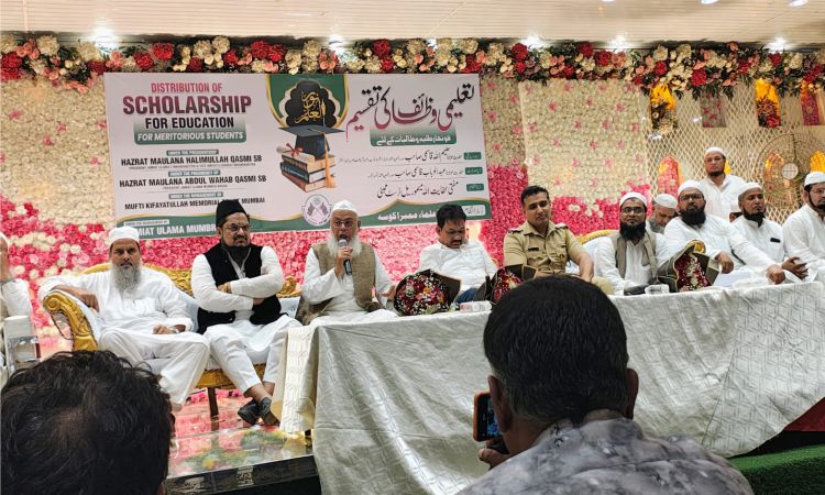 جمعیۃ علماء کوسہ ممبرا کے زیرِ اہتمام تقسیمِ تعلیمی وظائف کی پروقار تقریب کا انعقاد، 100 مستحق طلبہ میں تعلیمی وظائف کی تقسیم